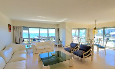 Departamento esquinero en venta, primera linea de playa mansa, con la mejor vista al mar !!