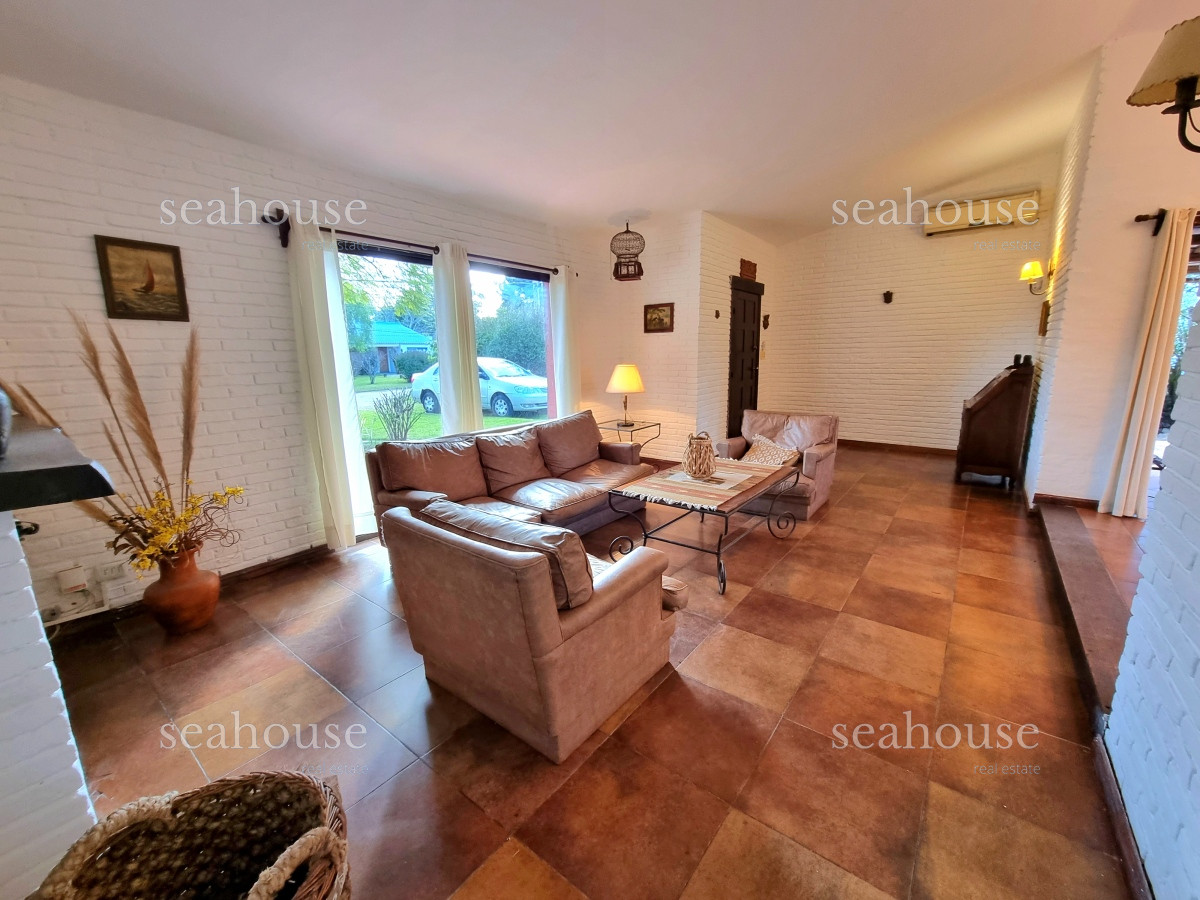 Casa Ref.1060 - Casa en venta en Pinares - 4 dormitorios