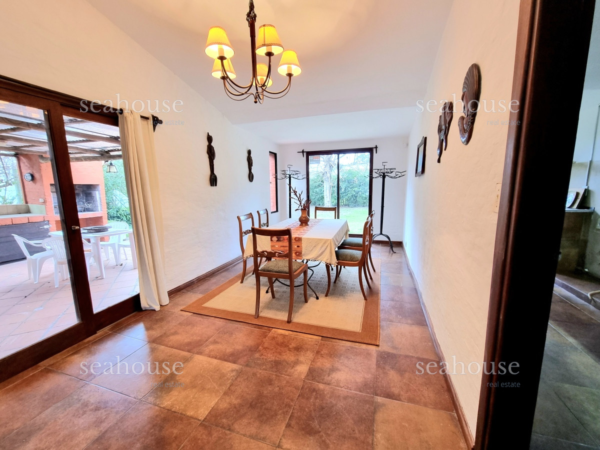 Casa Ref.1060 - Casa en venta en Pinares - 4 dormitorios
