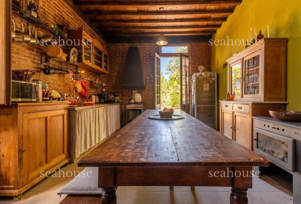 Casa Ref.1076 - Casa en venta en Parque Burnett