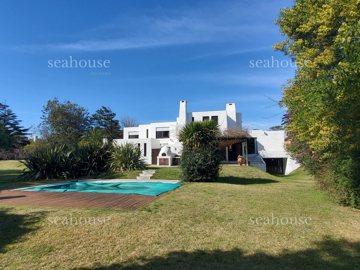 Casa Ref.818 - Pinares - 4 dormitorios