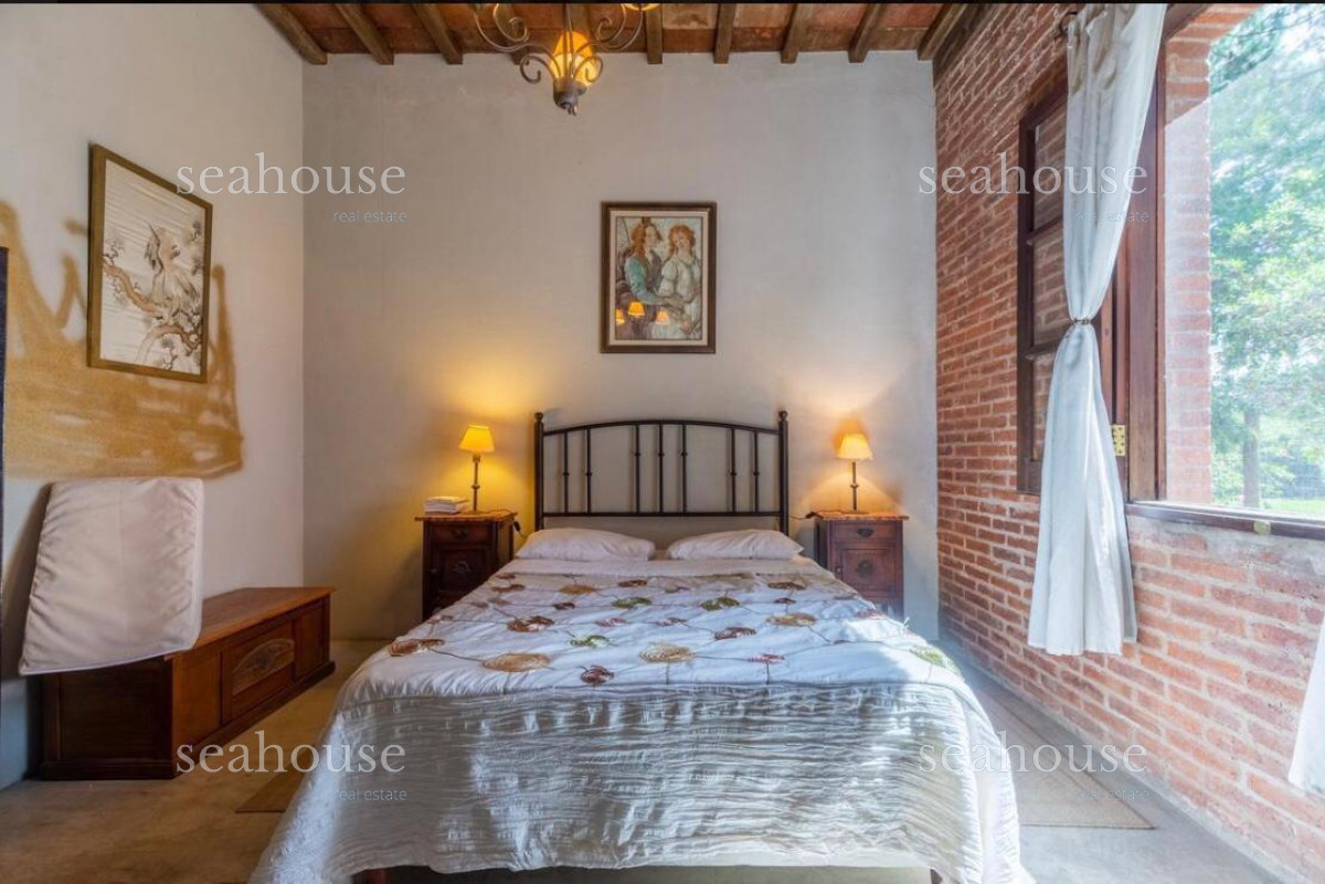 Casa Ref.1076 - Casa en venta en Parque Burnett