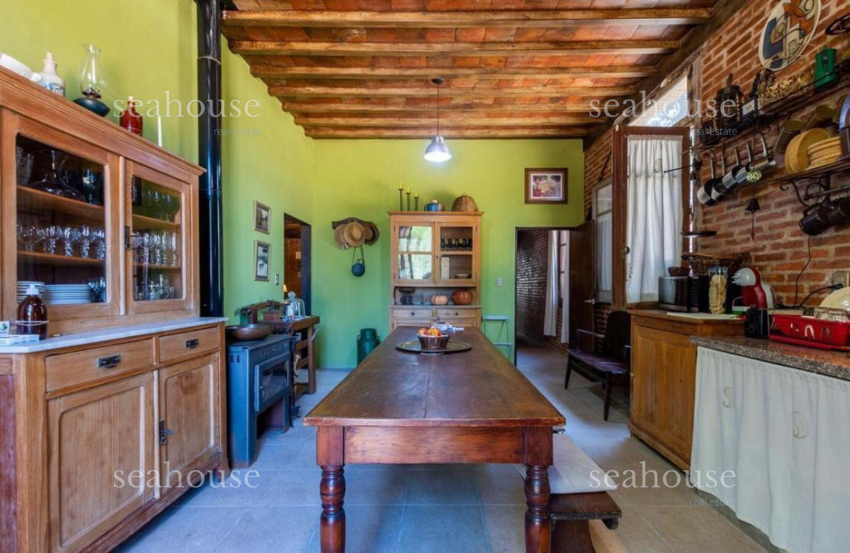 Casa Ref.1076 - Casa en venta en Parque Burnett