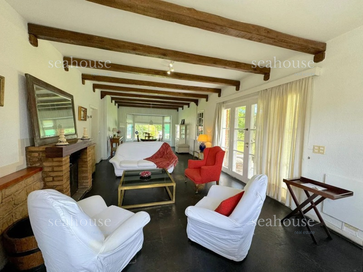 Casa Ref.104 - Casa en venta en Playa Mansa - Excelente construcción