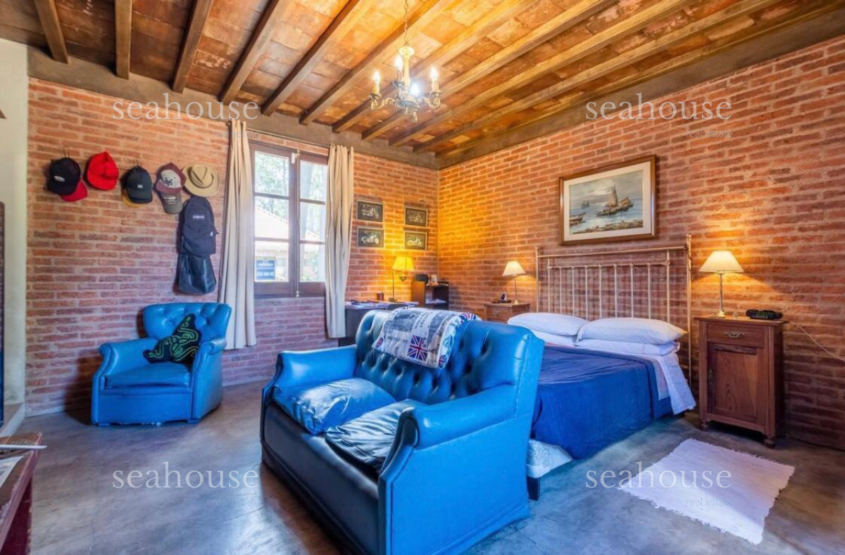 Casa Ref.1076 - Casa en venta en Parque Burnett