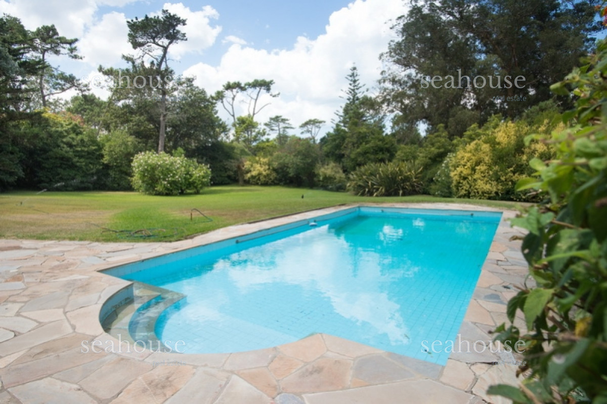 Casa Ref.110 - Casa en Barrio Golf - Arq Arturo Dubourg