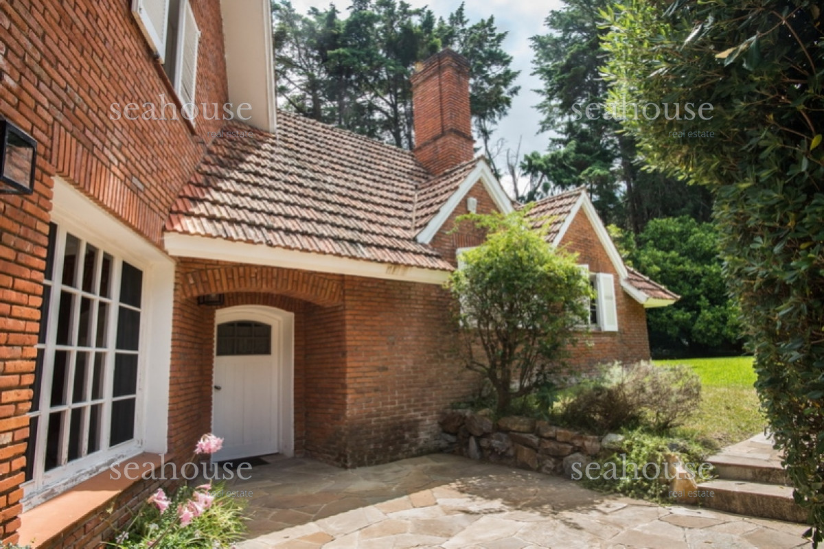Casa Ref.110 - Casa en Barrio Golf - Arq Arturo Dubourg
