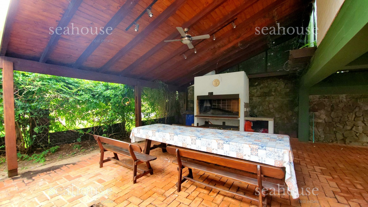 Casa Ref.281 - Casa en playa mansa, 4 dormitorios.
