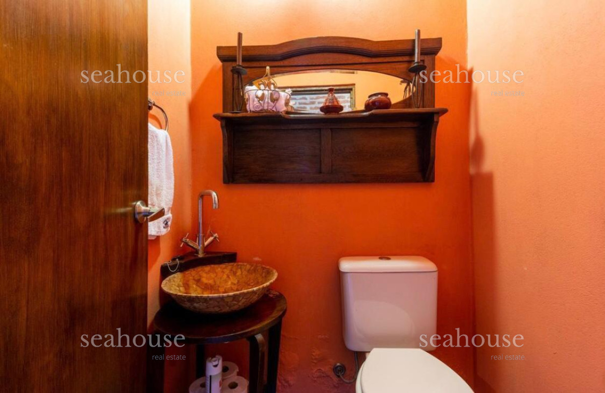 Casa Ref.1076 - Casa en venta en Parque Burnett