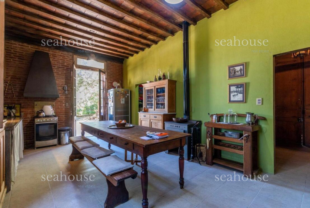 Casa Ref.1076 - Casa en venta en Parque Burnett