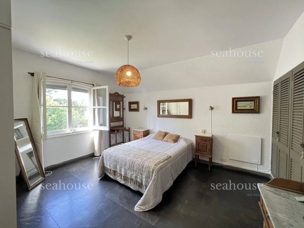 Casa Ref.104 - Casa en venta en Playa Mansa - Excelente construcción
