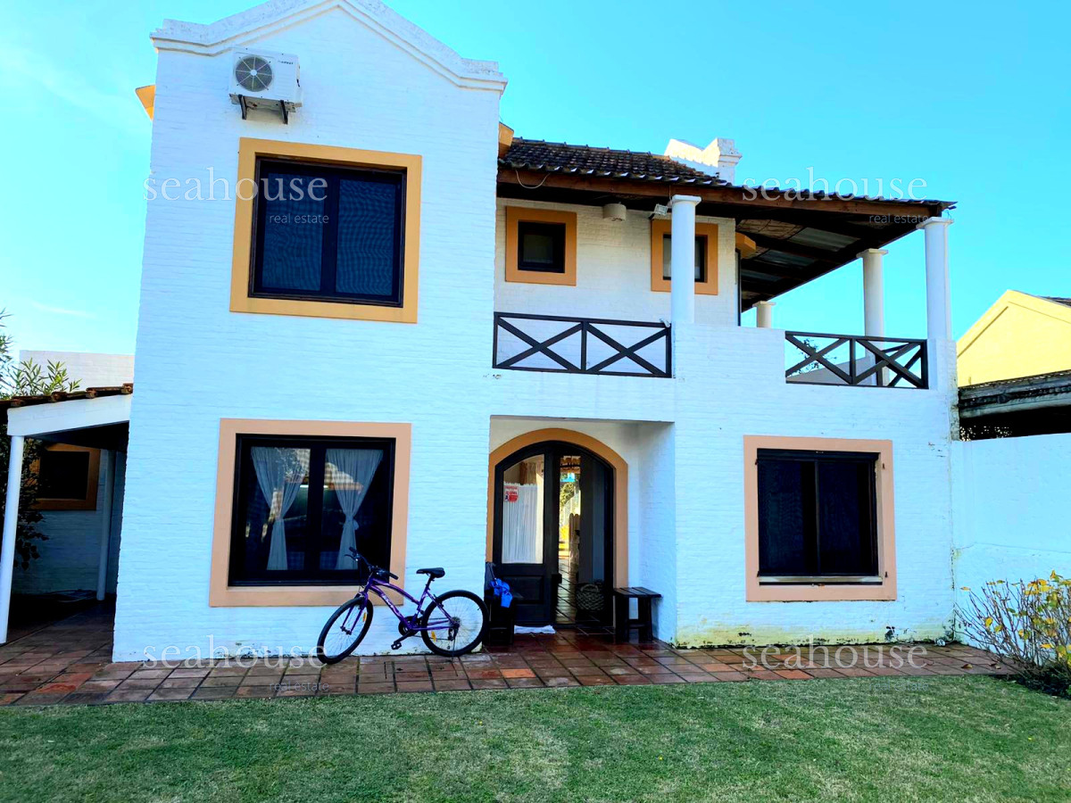 Casa Ref.366 - Excelente casa en venta en La Barra.
