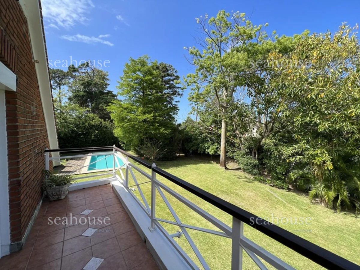 Casa Ref.104 - Casa en venta en Playa Mansa - Excelente construcción