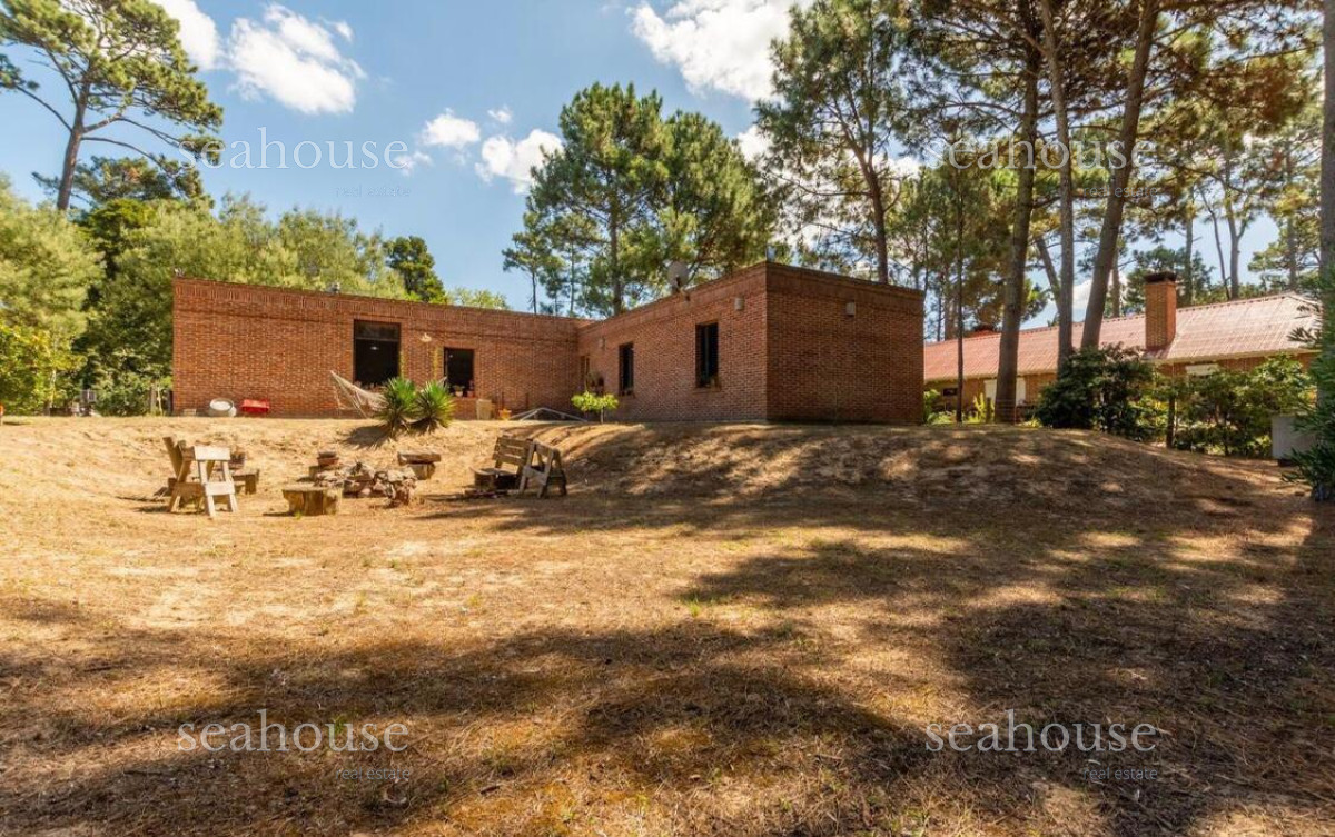 Casa Ref.1076 - Casa en venta en Parque Burnett