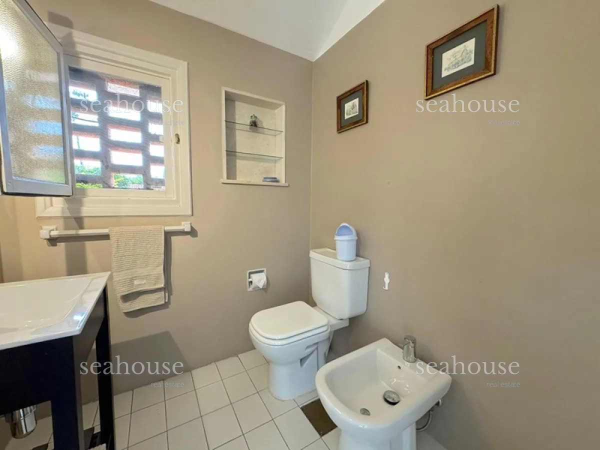 Casa Ref.104 - Casa en venta en Playa Mansa - Excelente construcción