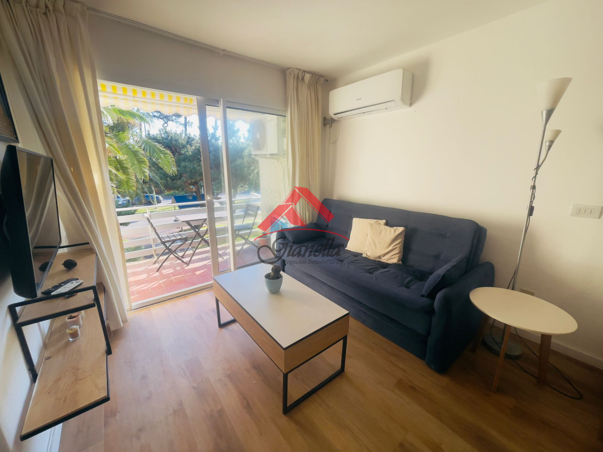 Apartamento ID.2161 - Playa Mansa frente al mar ,  comoda terraza