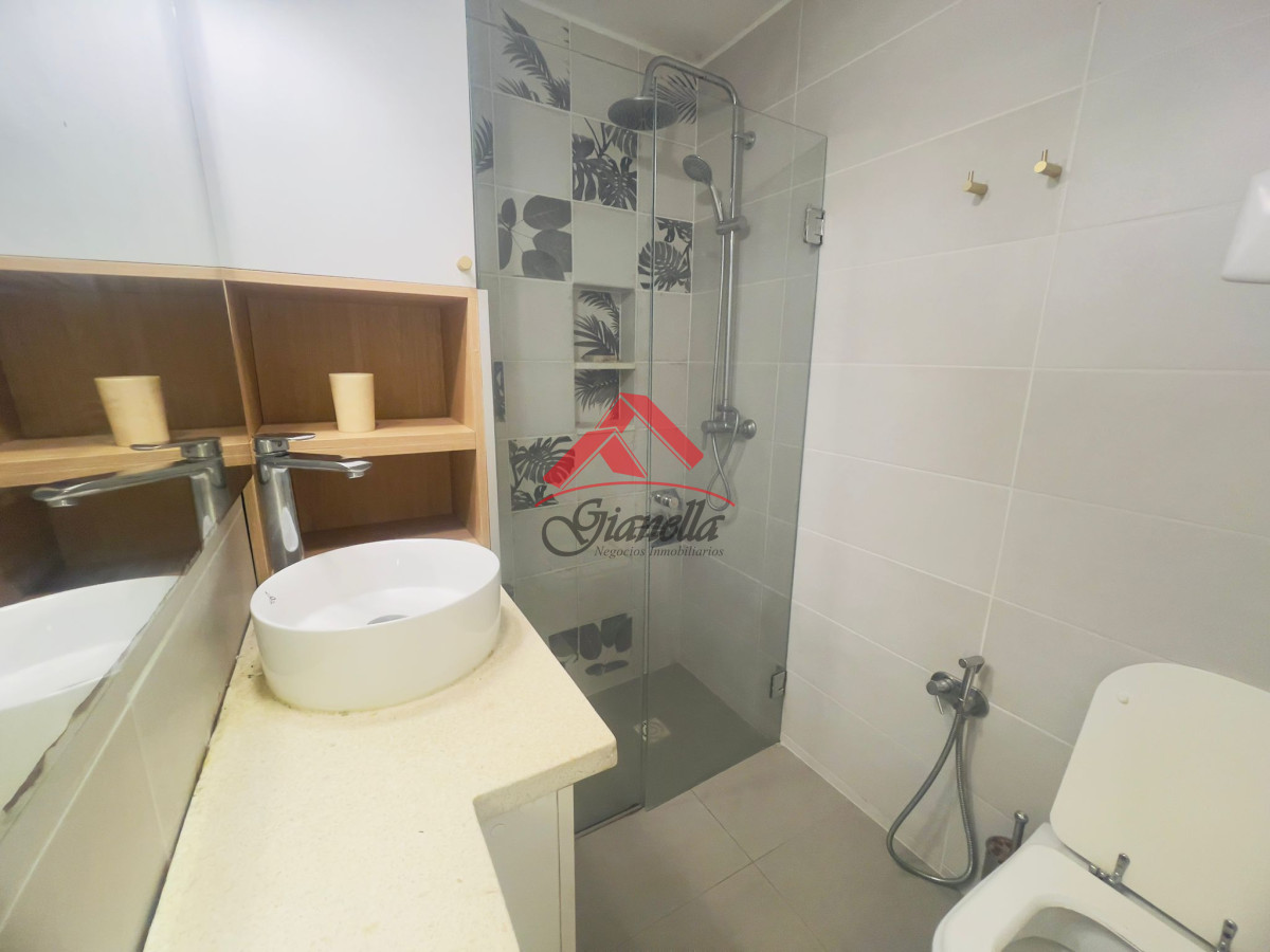 Apartamento ID.2161 - Playa Mansa frente al mar ,  comoda terraza