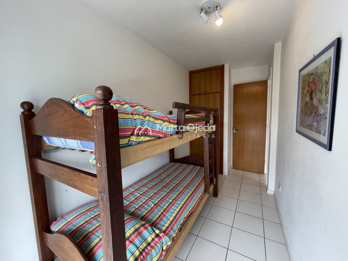 Apartamento ID.41219 - Playa Mansa, lindo entorno, edificio bajo buen lugar para descansar