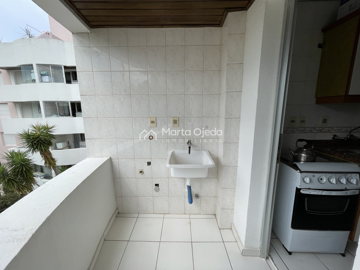 Apartamento ID.41219 - Playa Mansa, lindo entorno, edificio bajo buen lugar para descansar