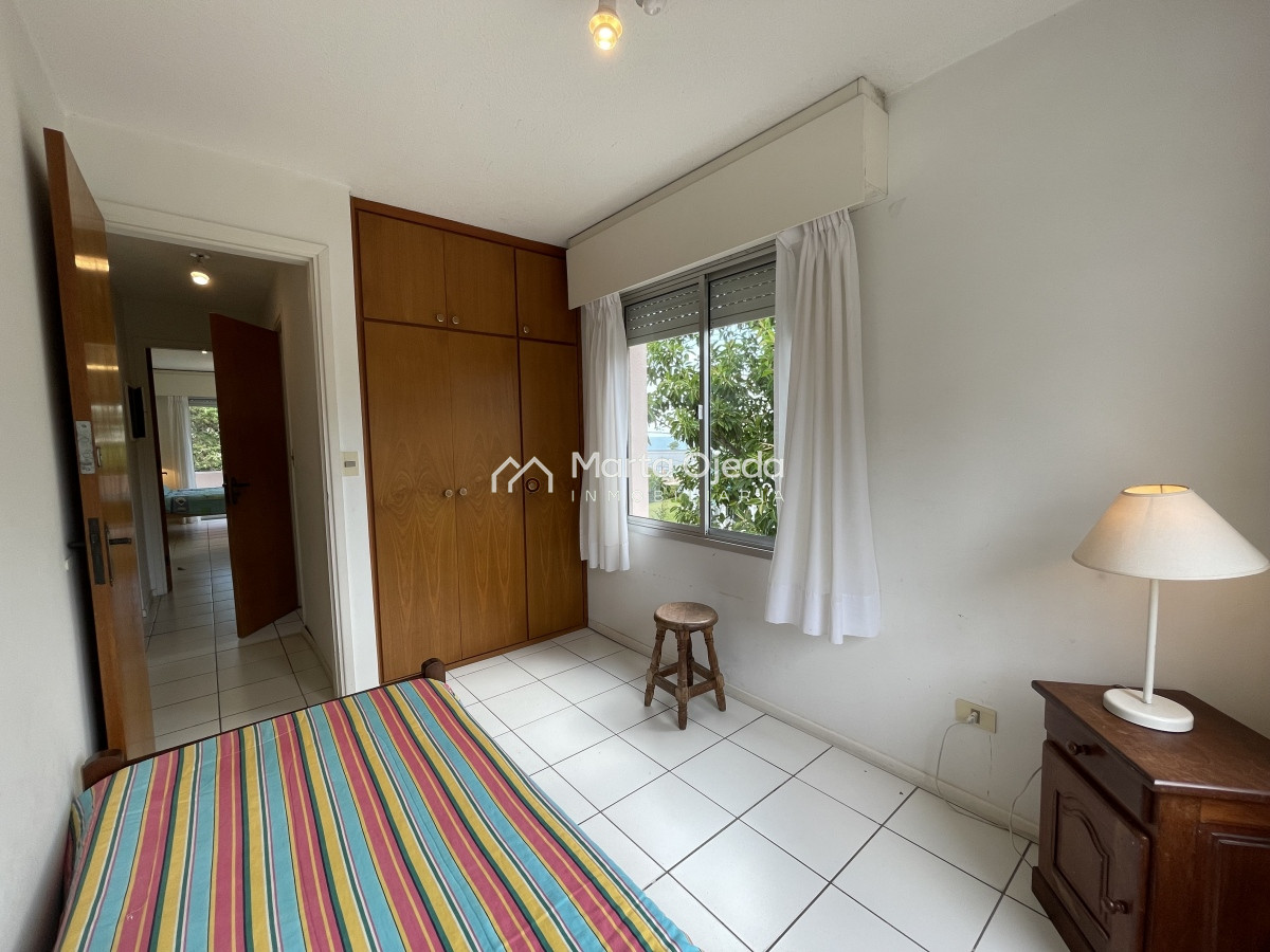 Apartamento ID.41219 - Playa Mansa, lindo entorno, edificio bajo buen lugar para descansar