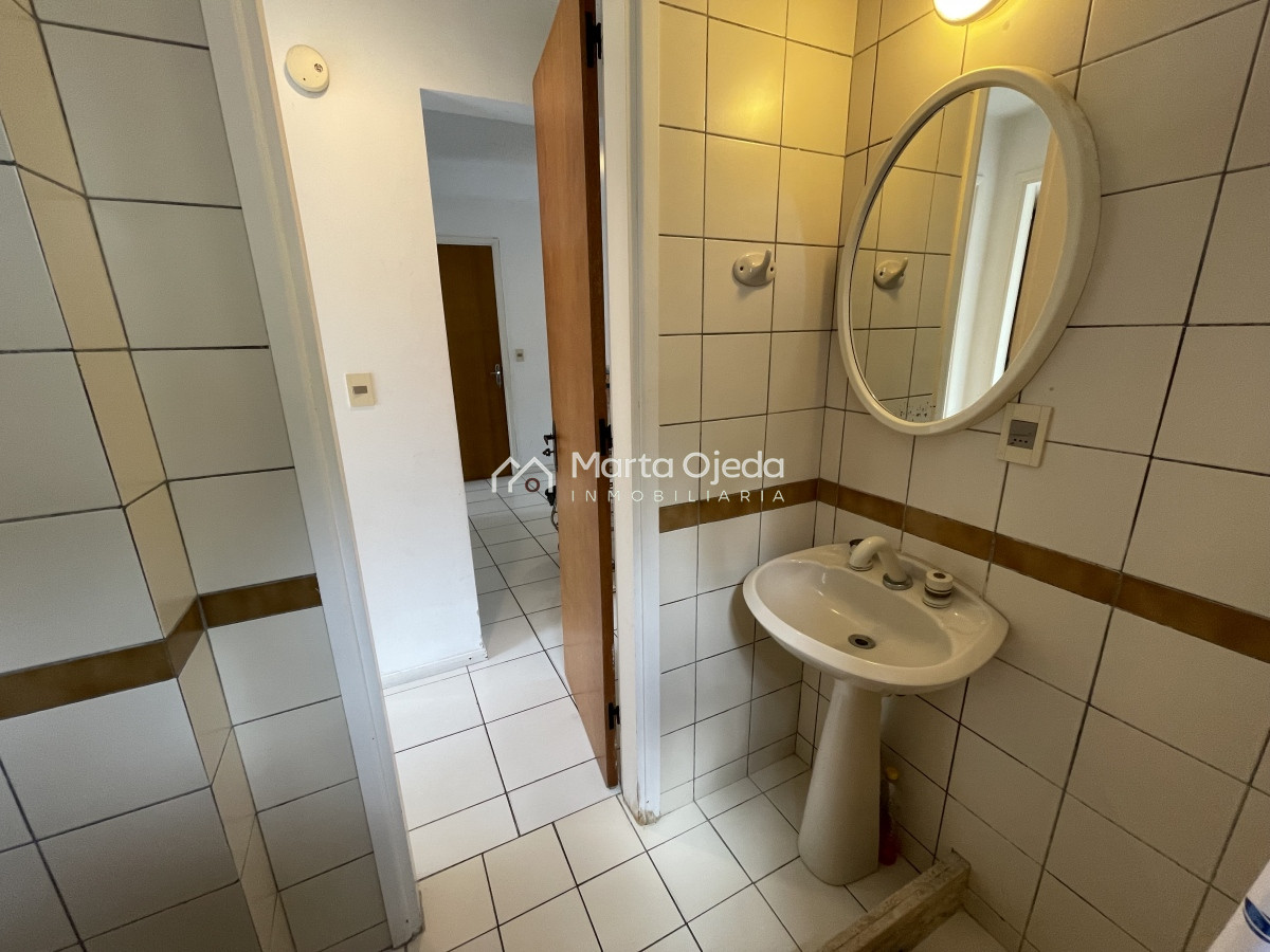 Apartamento ID.41219 - Playa Mansa, lindo entorno, edificio bajo buen lugar para descansar