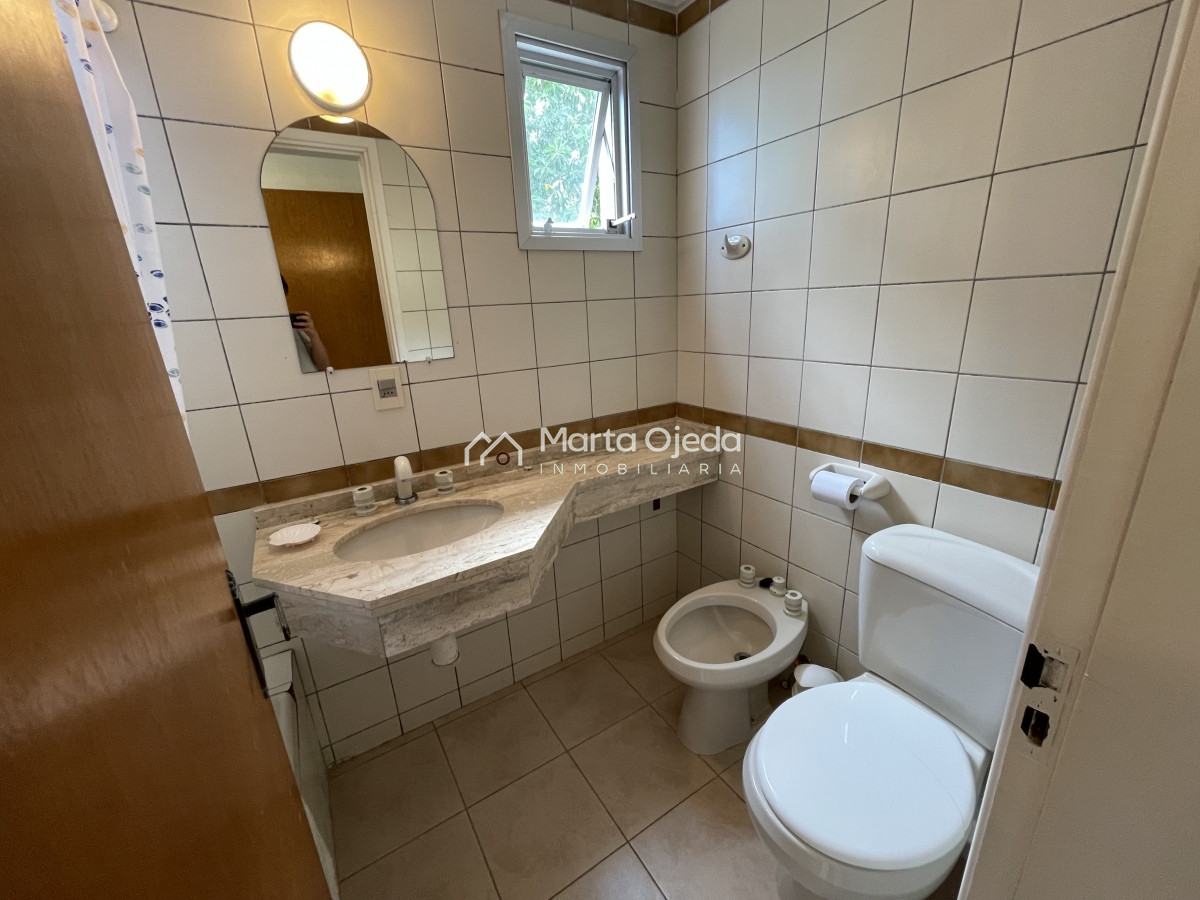 Apartamento ID.41219 - Playa Mansa, lindo entorno, edificio bajo buen lugar para descansar