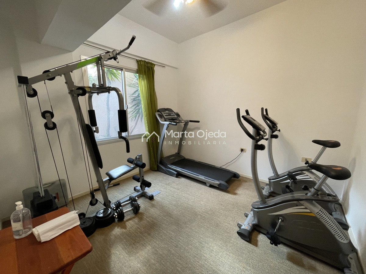 Apartamento ID.41219 - Playa Mansa, lindo entorno, edificio bajo buen lugar para descansar