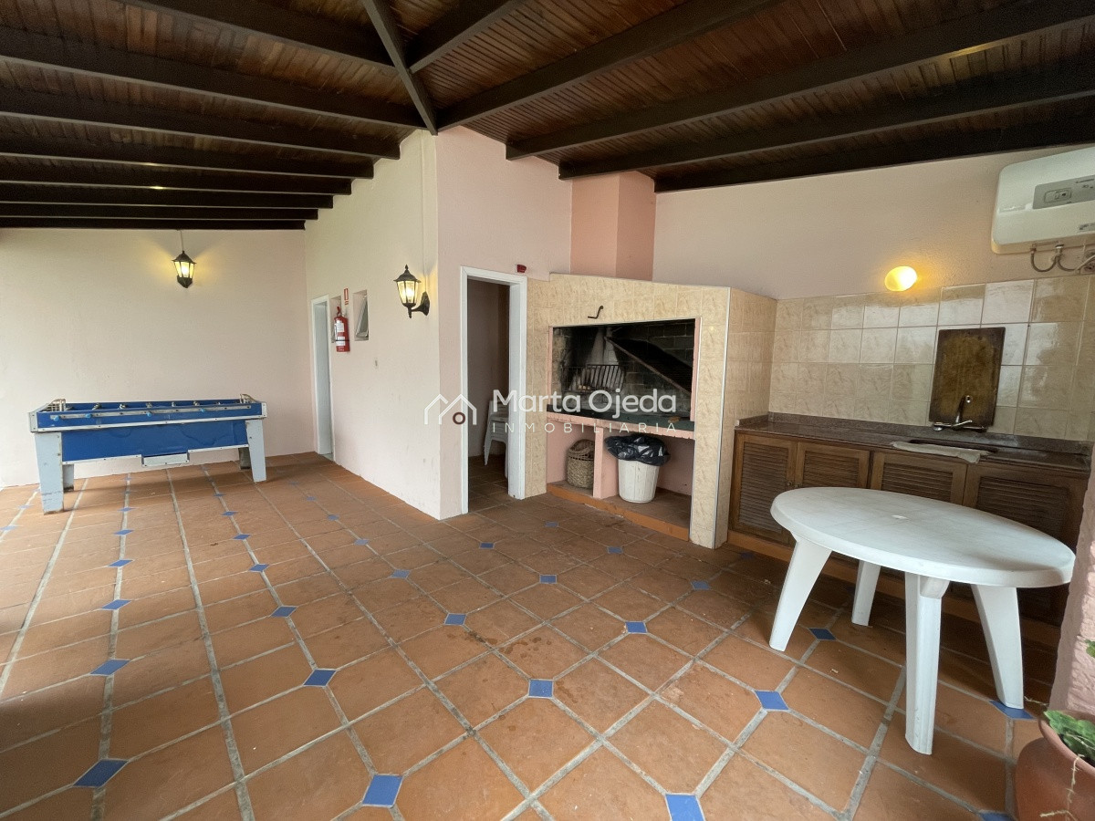 Apartamento ID.41219 - Playa Mansa, lindo entorno, edificio bajo buen lugar para descansar