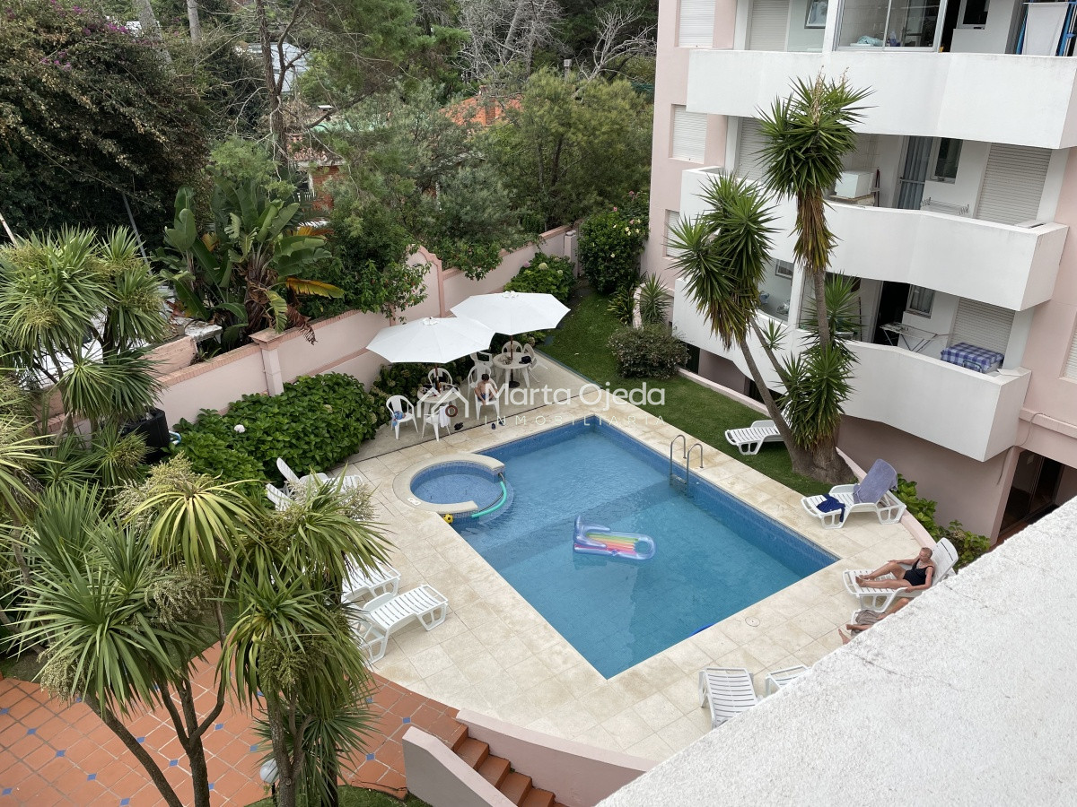 Apartamento ID.41219 - Playa Mansa, lindo entorno, edificio bajo buen lugar para descansar