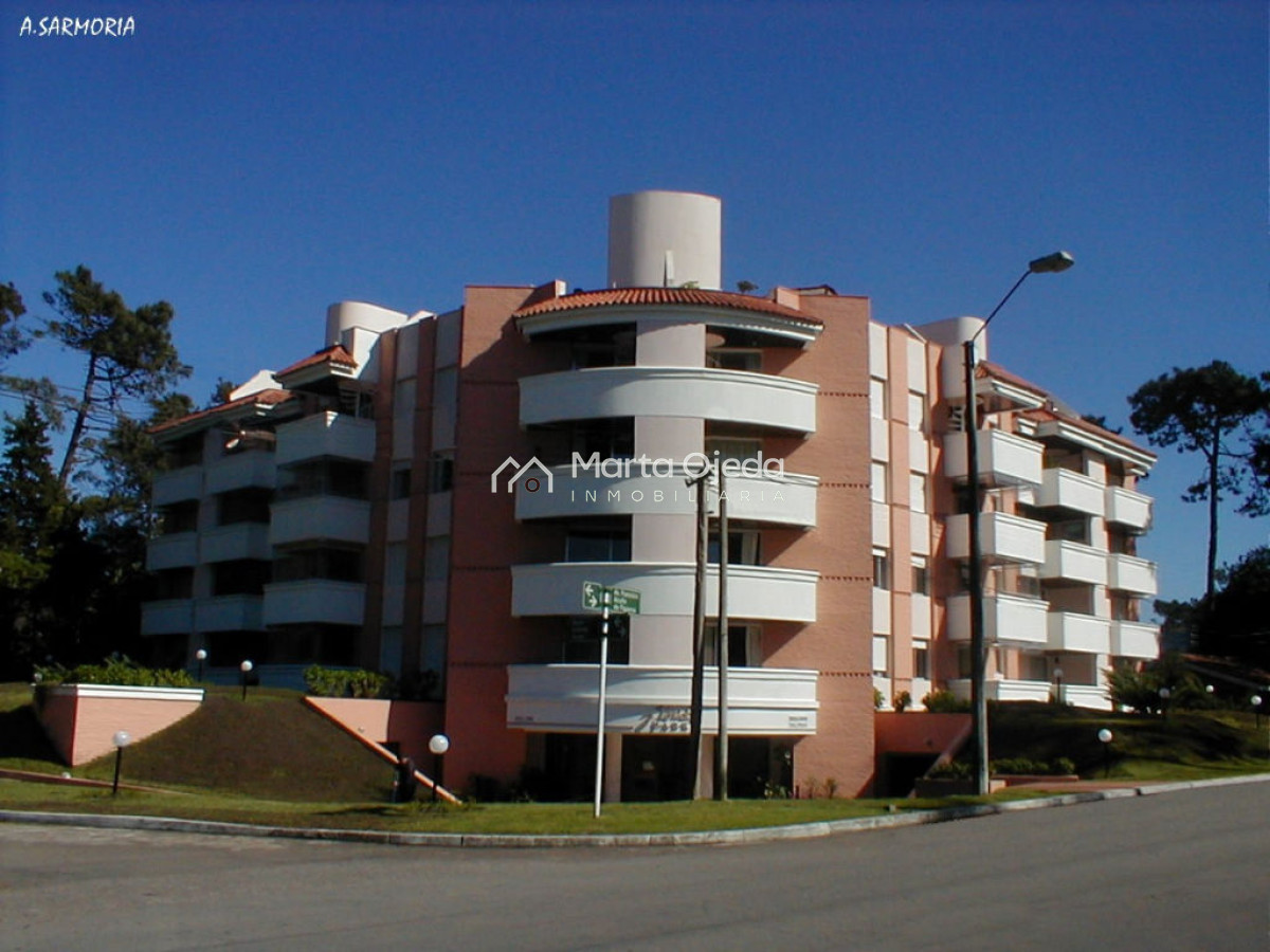 Apartamento ID.41219 - Playa Mansa, lindo entorno, edificio bajo buen lugar para descansar