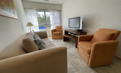 Apartamento de 2 dormitorios en venta en Peninsula, Punta del Este.