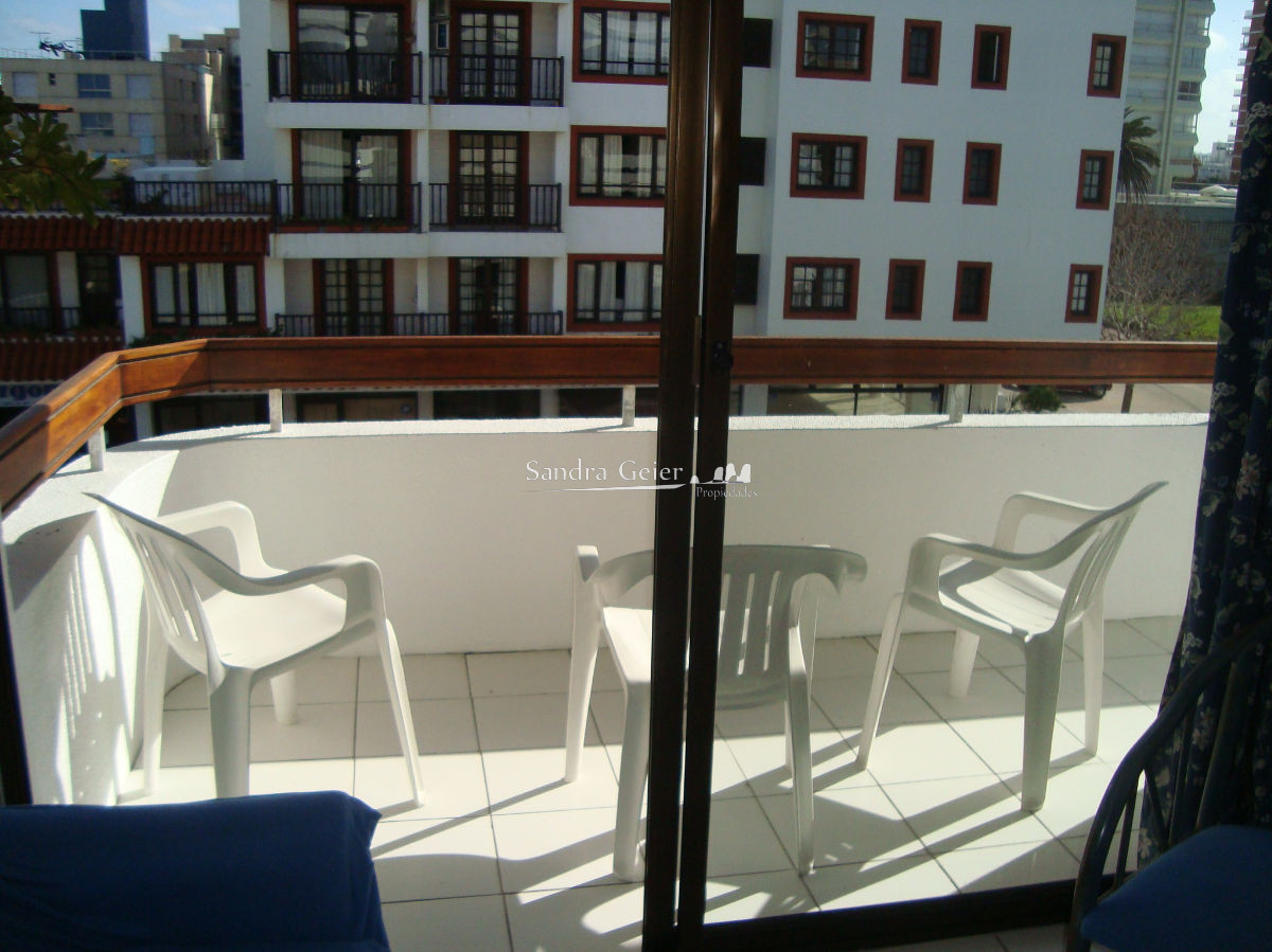 Apartamento ID.1342 - Cerca del Puerto y de la plaza de Punta del Este.