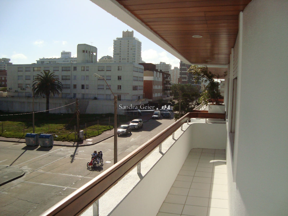Apartamento ID.1342 - Cerca del Puerto y de la plaza de Punta del Este.