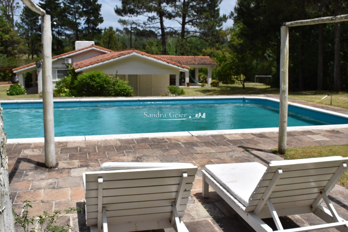 Casa ID.1847 - Piscina , cancha de tennis y futbol