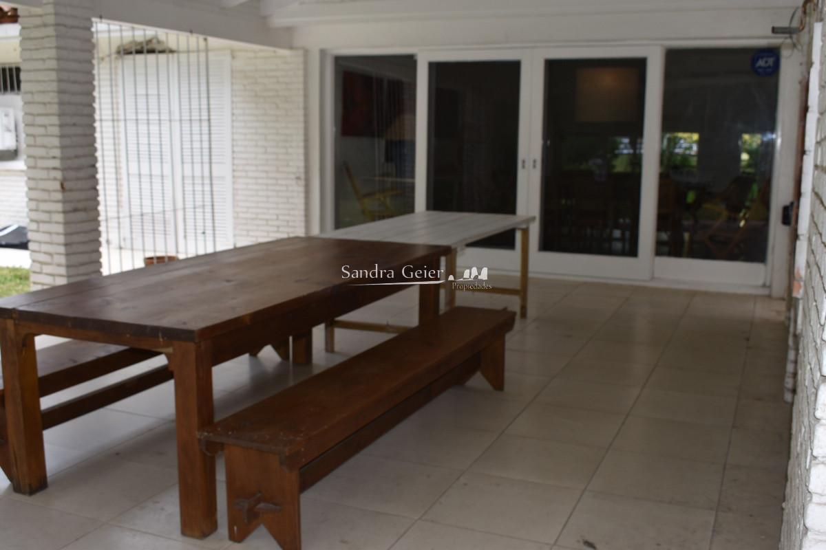 Casa ID.1847 - Piscina , cancha de tennis y futbol