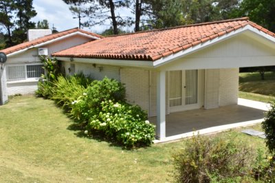 Casa ID.1847 - Piscina , cancha de tennis y futbol