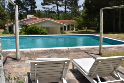 Casa ID.1847 - Piscina , cancha de tennis y futbol