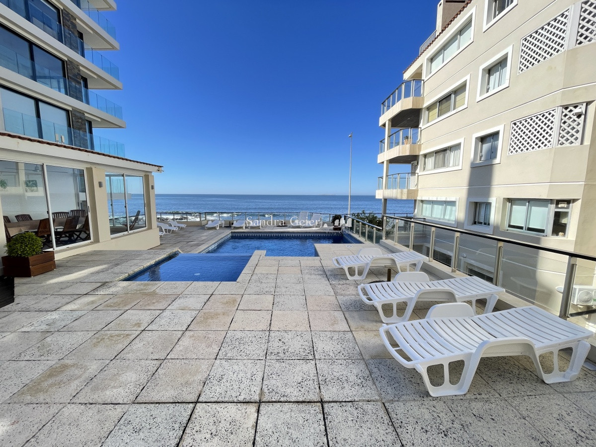 Apartamento ID.2131 - Frente al mar, preciosa vista, aire acondicionado, piscina, lindo decorado