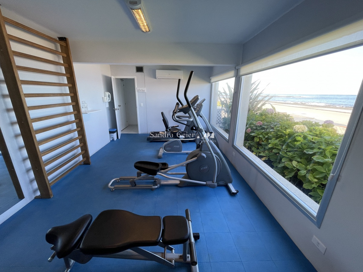 Apartamento ID.2131 - Frente al mar, preciosa vista, aire acondicionado, piscina, lindo decorado