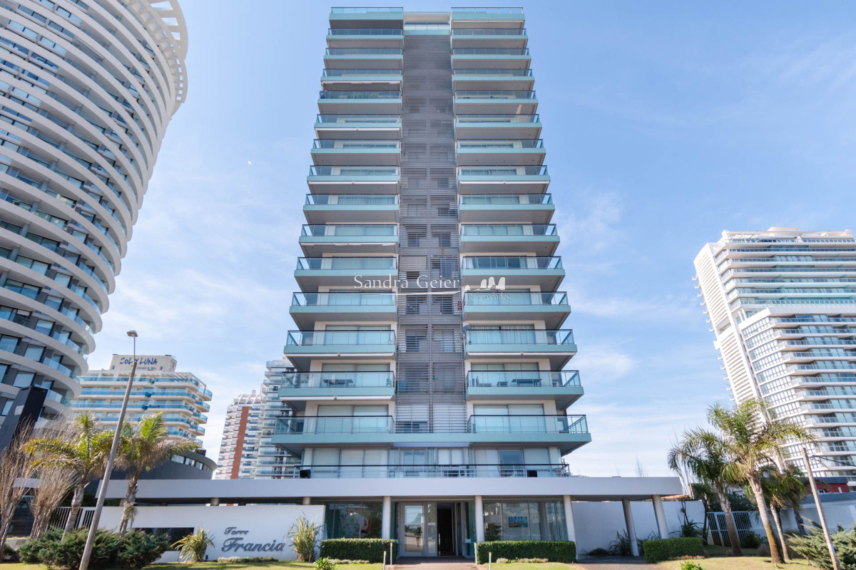Apartamento ID.3384 - VENTA TORRE FRANCIA PARRILLERO EXCLUSIVO