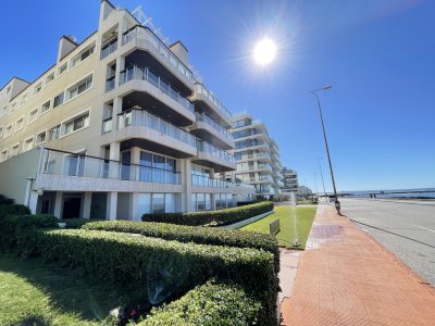 Apartamento ID.2131 - Frente al mar, preciosa vista, aire acondicionado, piscina, lindo decorado