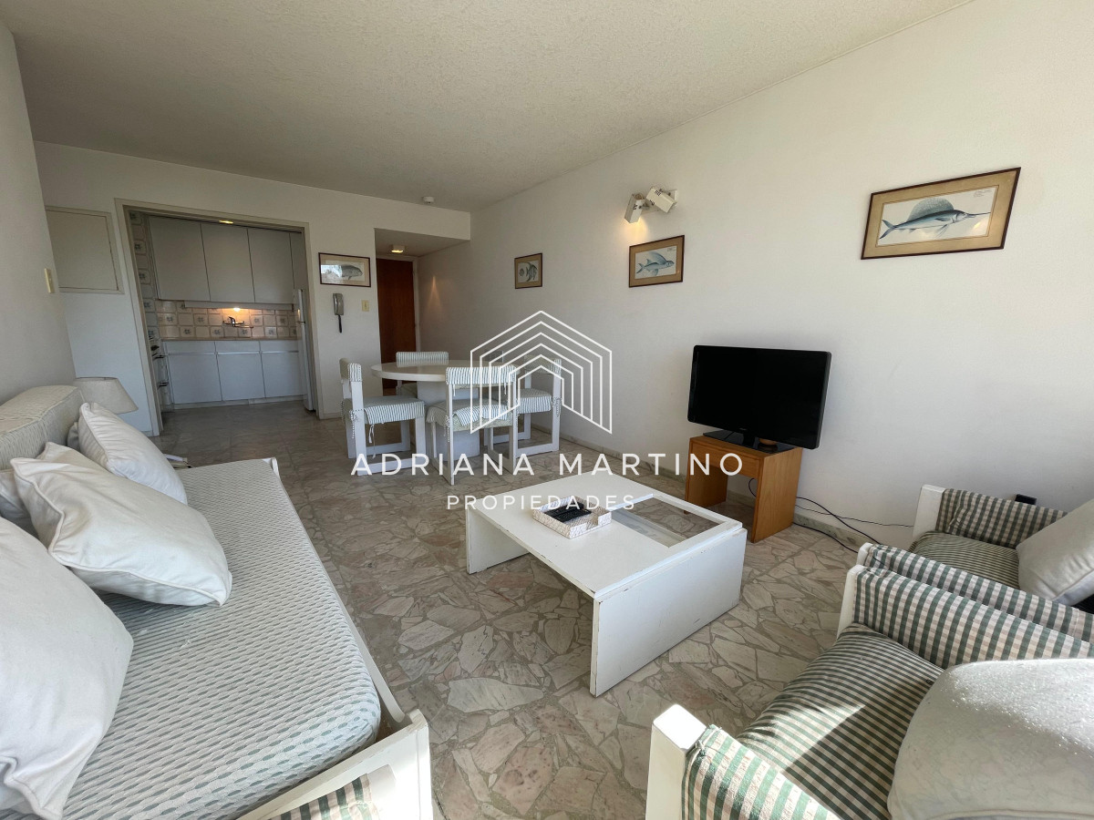 Apartamento ID.71654 - Frente a Plaza de los Artesanos con muy linda vista a Playa Brava