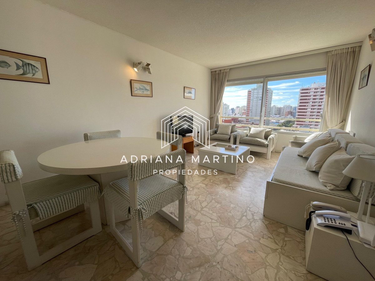 Apartamento ID.71654 - Frente a Plaza de los Artesanos con muy linda vista a Playa Brava