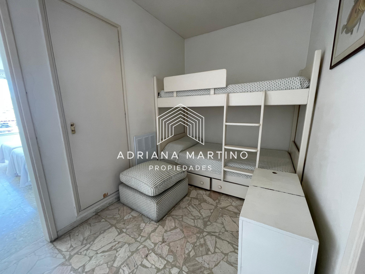 Apartamento ID.71654 - Frente a Plaza de los Artesanos con muy linda vista a Playa Brava