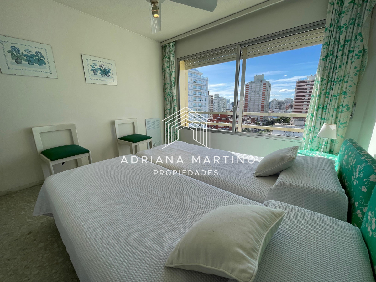 Apartamento ID.71654 - Frente a Plaza de los Artesanos con muy linda vista a Playa Brava