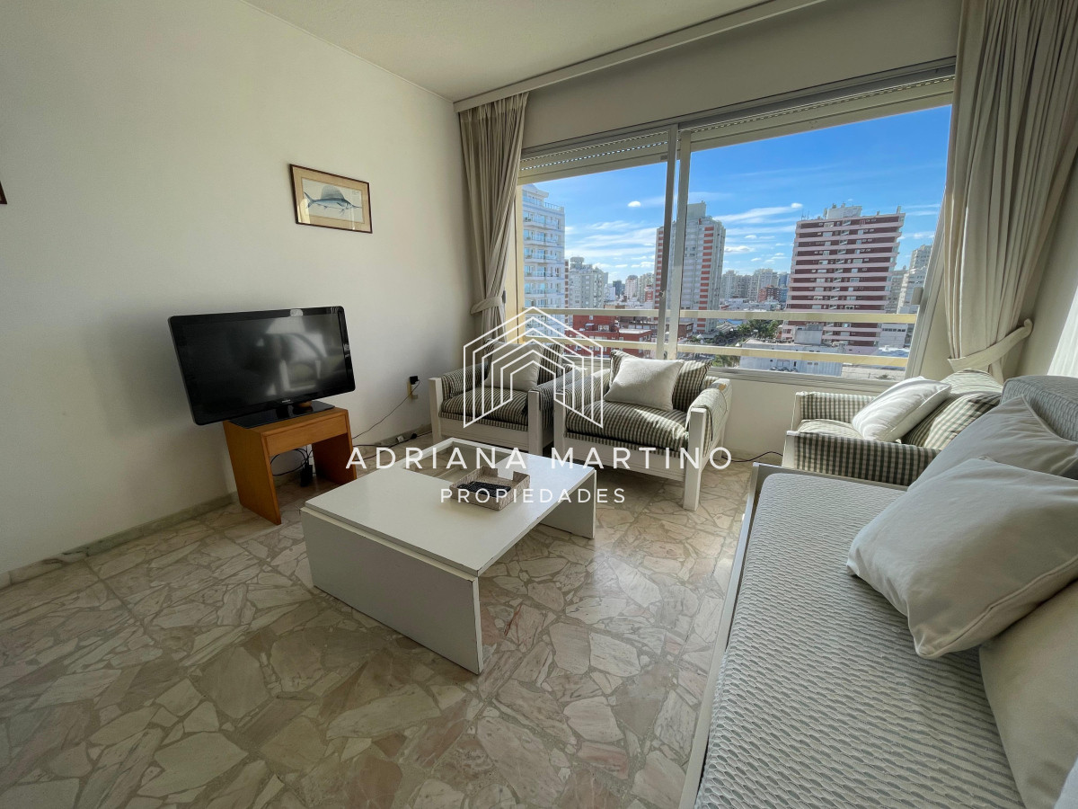 Apartamento ID.71654 - Frente a Plaza de los Artesanos con muy linda vista a Playa Brava