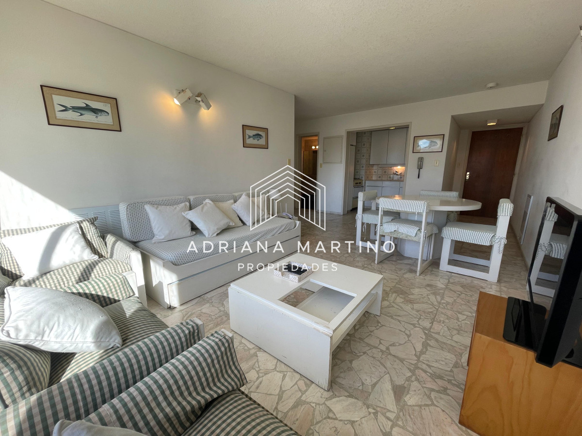 Apartamento ID.71654 - Frente a Plaza de los Artesanos con muy linda vista a Playa Brava