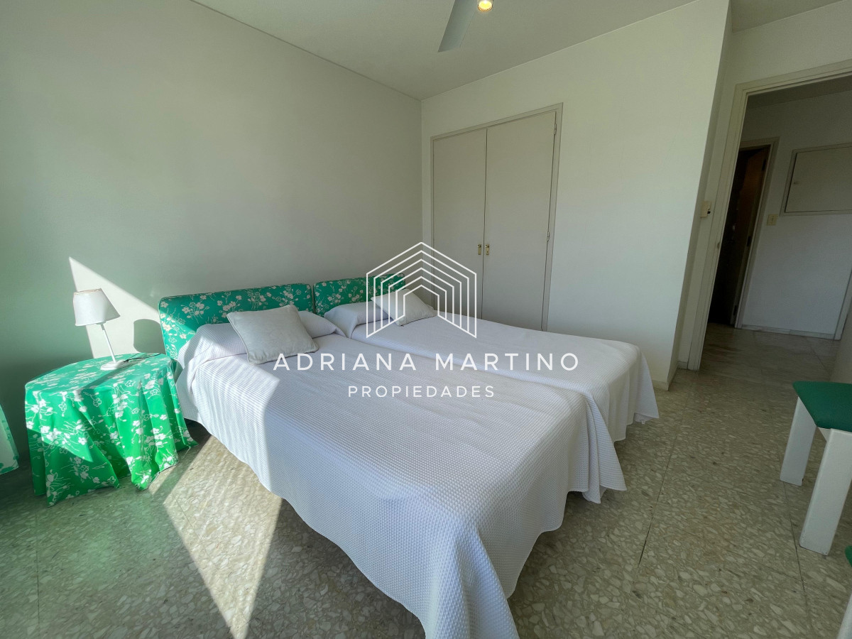 Apartamento ID.71654 - Frente a Plaza de los Artesanos con muy linda vista a Playa Brava