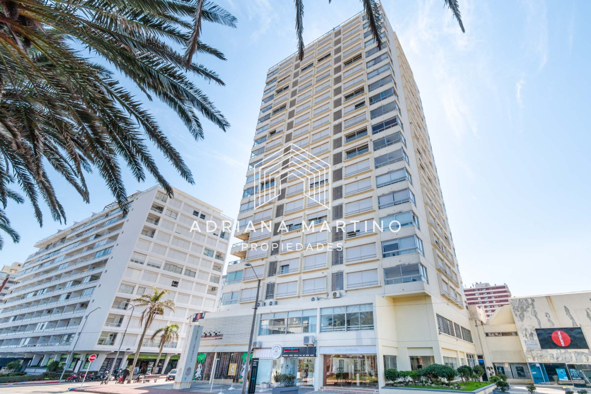 Apartamento ID.71654 - Frente a Plaza de los Artesanos con muy linda vista a Playa Brava