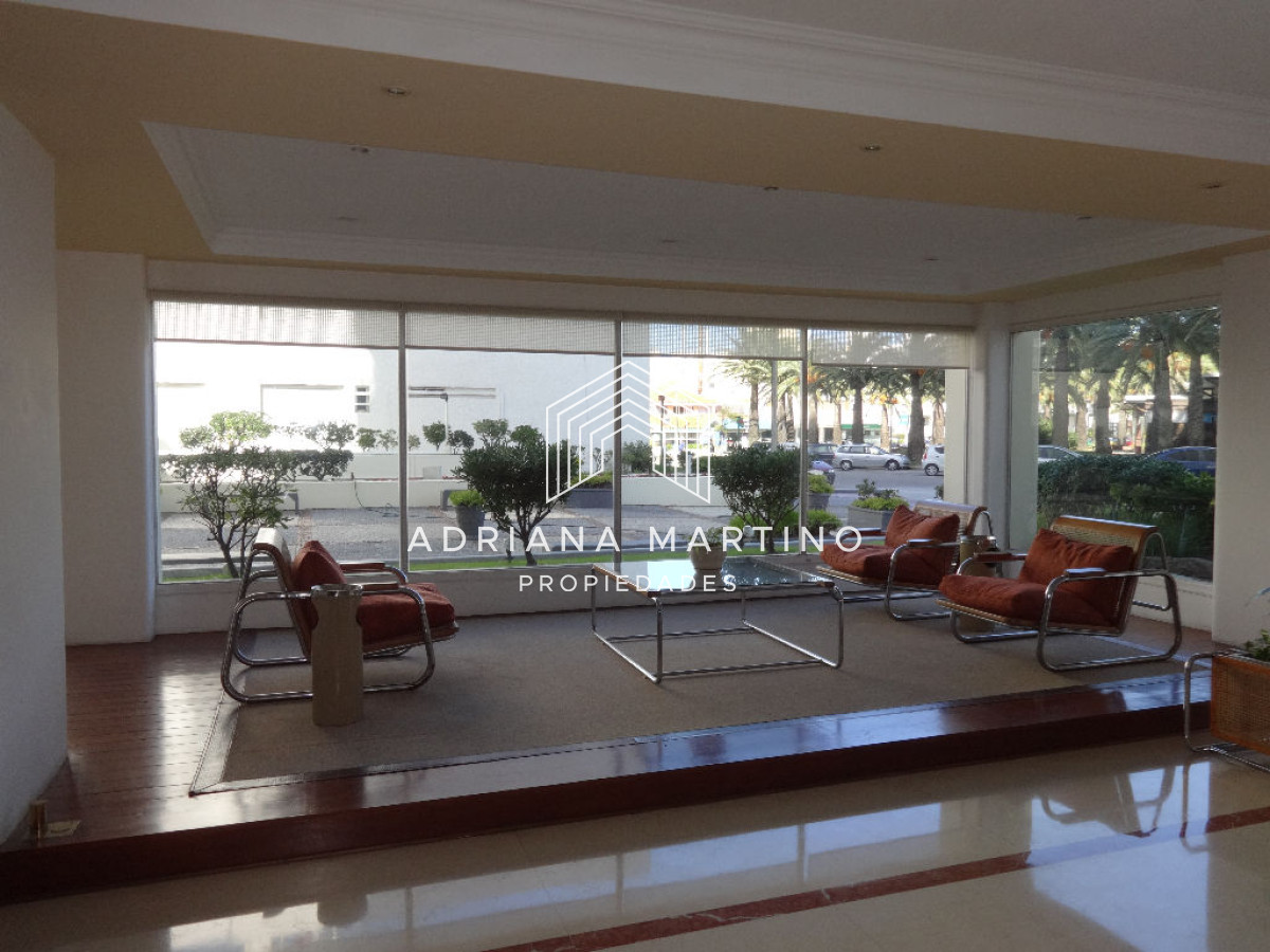 Apartamento ID.71654 - Frente a Plaza de los Artesanos con muy linda vista a Playa Brava